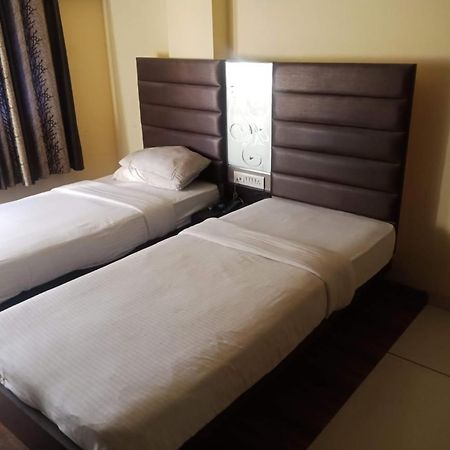 Hotel Kadamb Inn Ahmedabad Eksteriør bilde