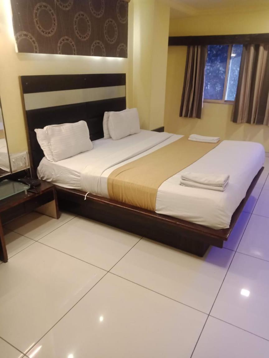 Hotel Kadamb Inn Ahmedabad Eksteriør bilde