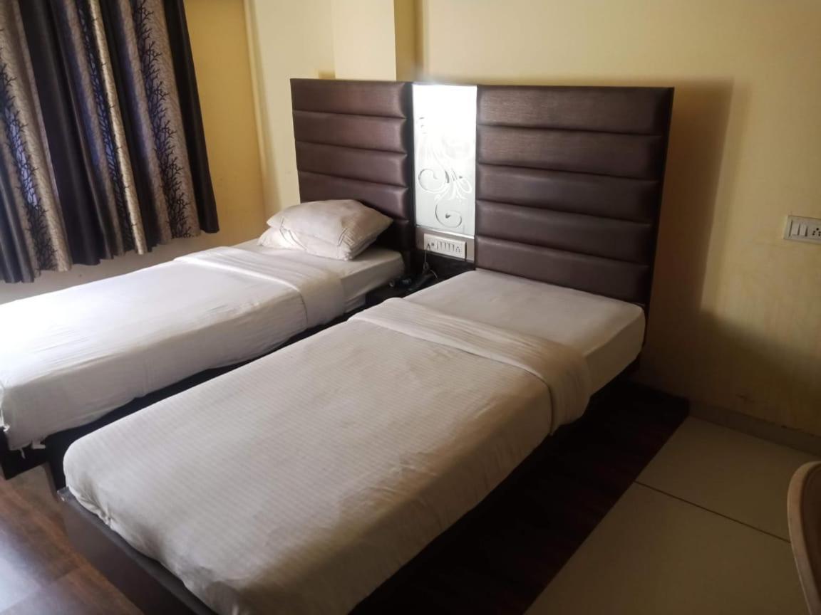 Hotel Kadamb Inn Ahmedabad Eksteriør bilde