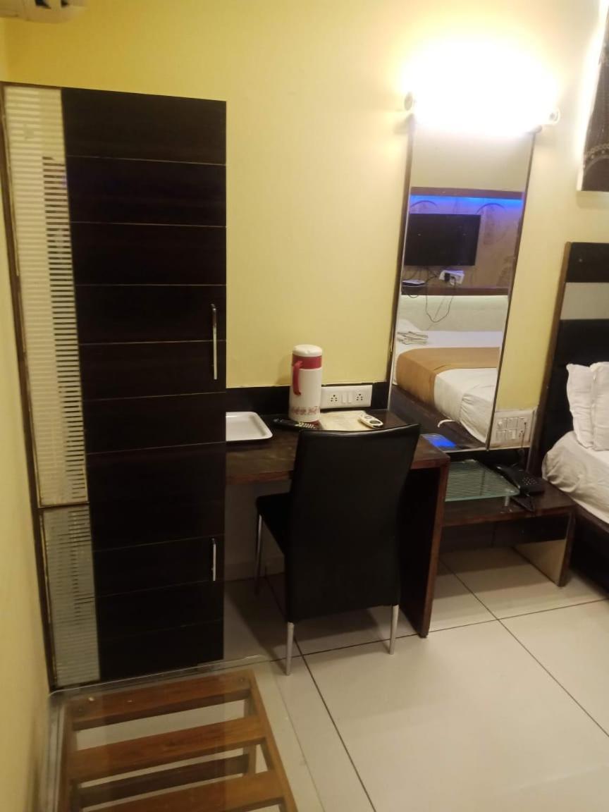 Hotel Kadamb Inn Ahmedabad Eksteriør bilde